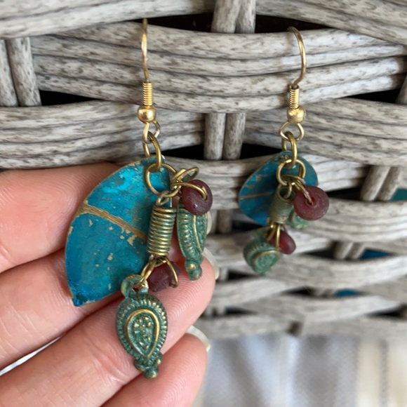 $5 ADD ON - Vintage inspired dangly earrings - Picture 4 of 5